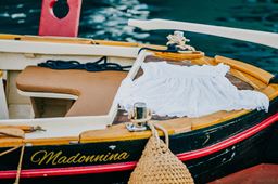 Vožnje z lesenimi čolni