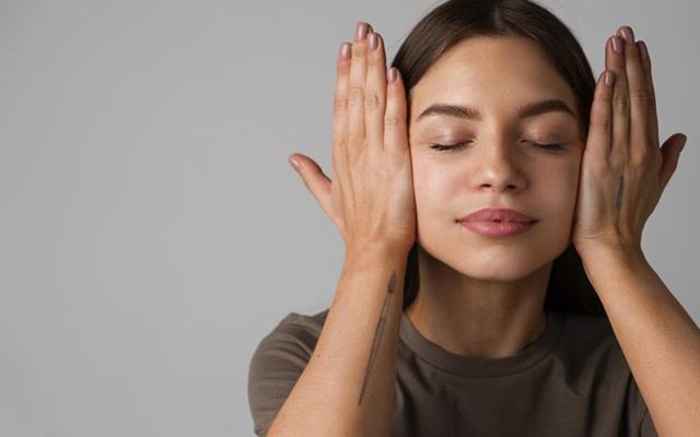 FACE YOGA – NATÜRLICHE VERJÜNGUNGSMETHODE, DIE ZUGLEICH SPASS MACHT