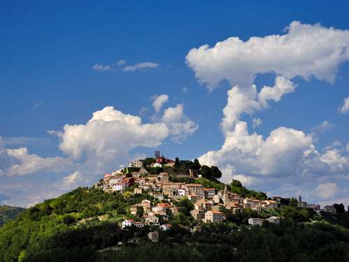 Discover the small towns of Hum and Motovun 