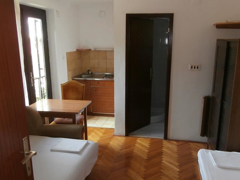 Studio Apartment Mirko Đolonga 1